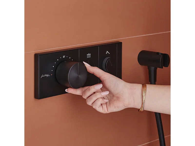 Colonne de douche encastrée thermostatique JACOB DELAFON Grands Boulevards carrée noire mate