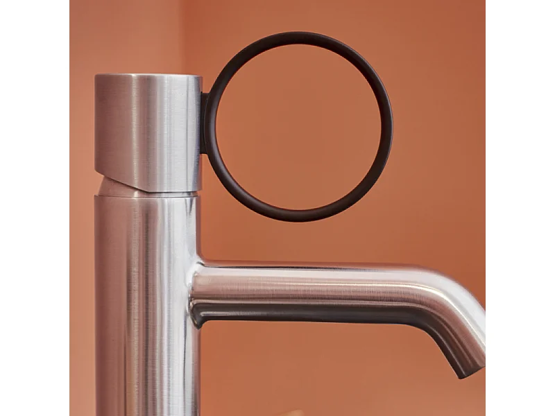 Mitigeur lavabo bas JACOB DELAFON Vivienne chromé brossé avec bague noire mate