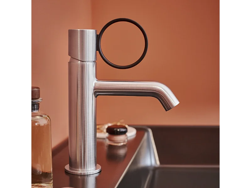 Mitigeur lavabo bas JACOB DELAFON Vivienne chromé brossé avec bague noire mate