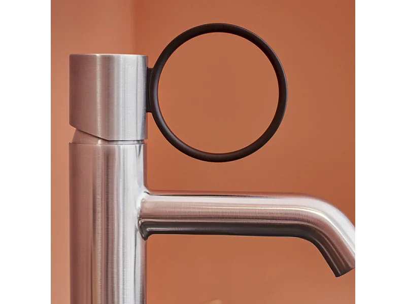 Mitigeur lavabo bas JACOB DELAFON Vivienne chromé brossé avec bague noire mate