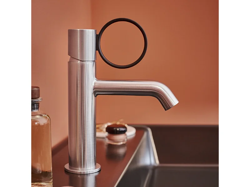 Mitigeur lavabo bas JACOB DELAFON Vivienne chromé brossé avec bague noire mate