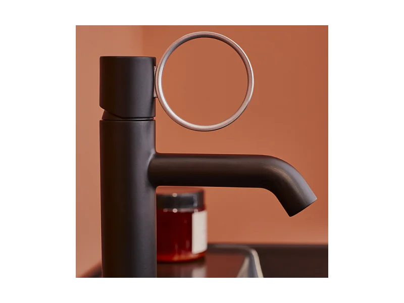 Mitigeur lavabo bas JACOB DELAFON Vivienne noir mat avec bague chromée brossée