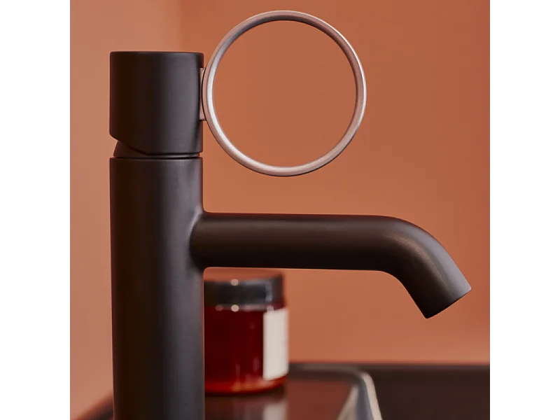 Mitigeur lavabo bas JACOB DELAFON Vivienne noir mat avec bague chromée brossée