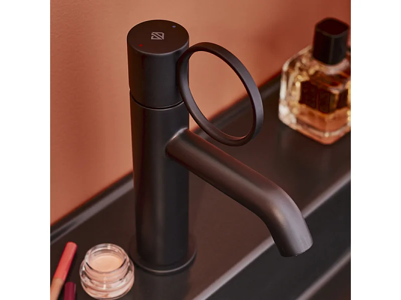Mitigeur lavabo bas JACOB DELAFON Vivienne noir mat avec bague noire mate