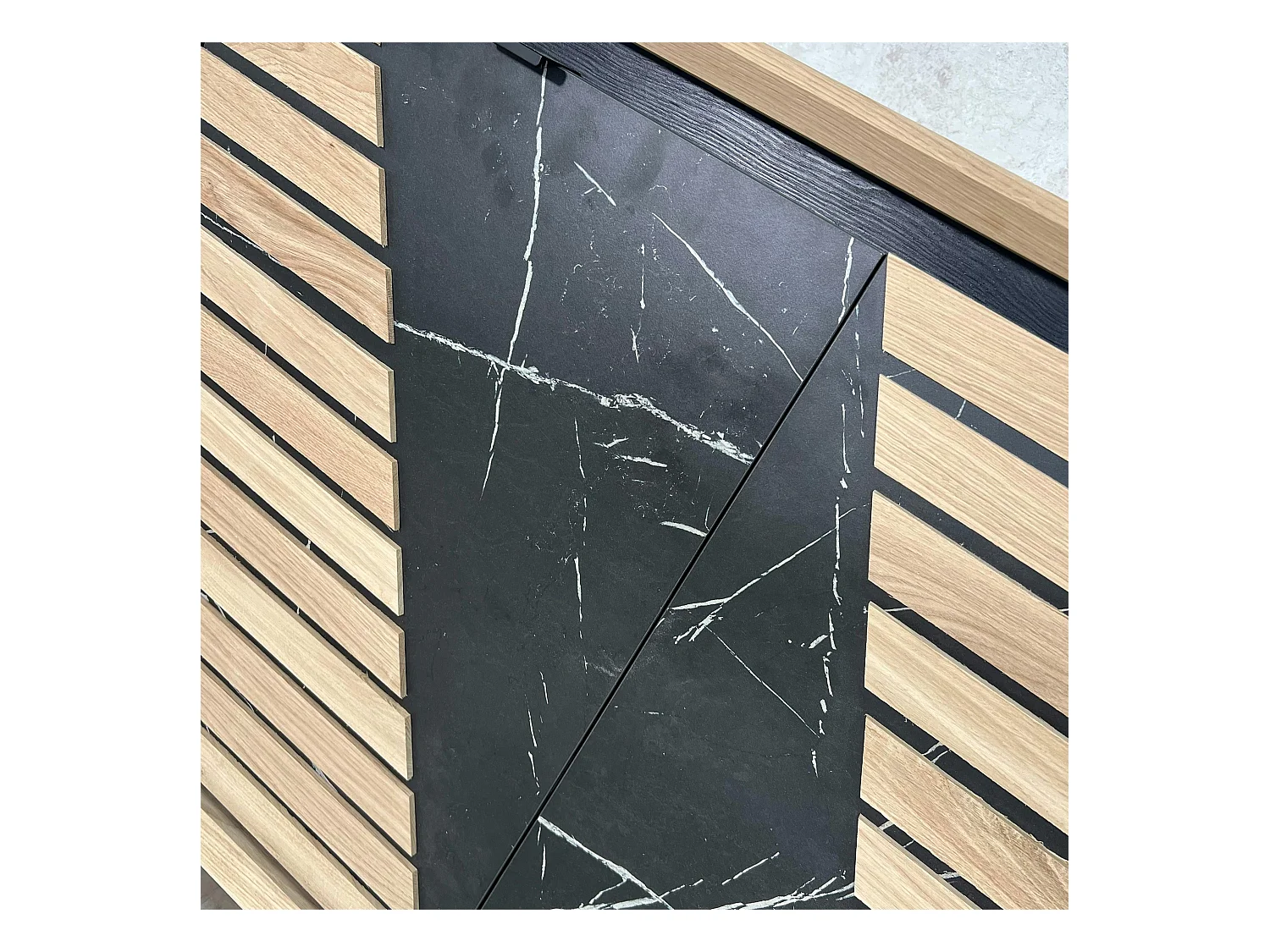 Enfilade 4 portes chêne blanc décor graphique ESSEN