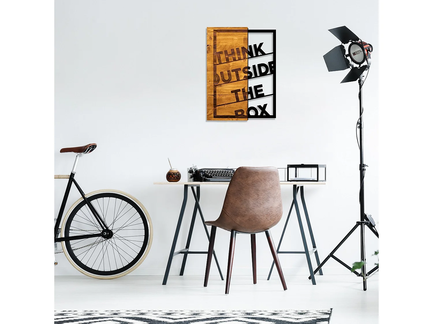 Accesorio decorativo de pared – 42 x 58 cm – Nogal y negro – Madera y metal