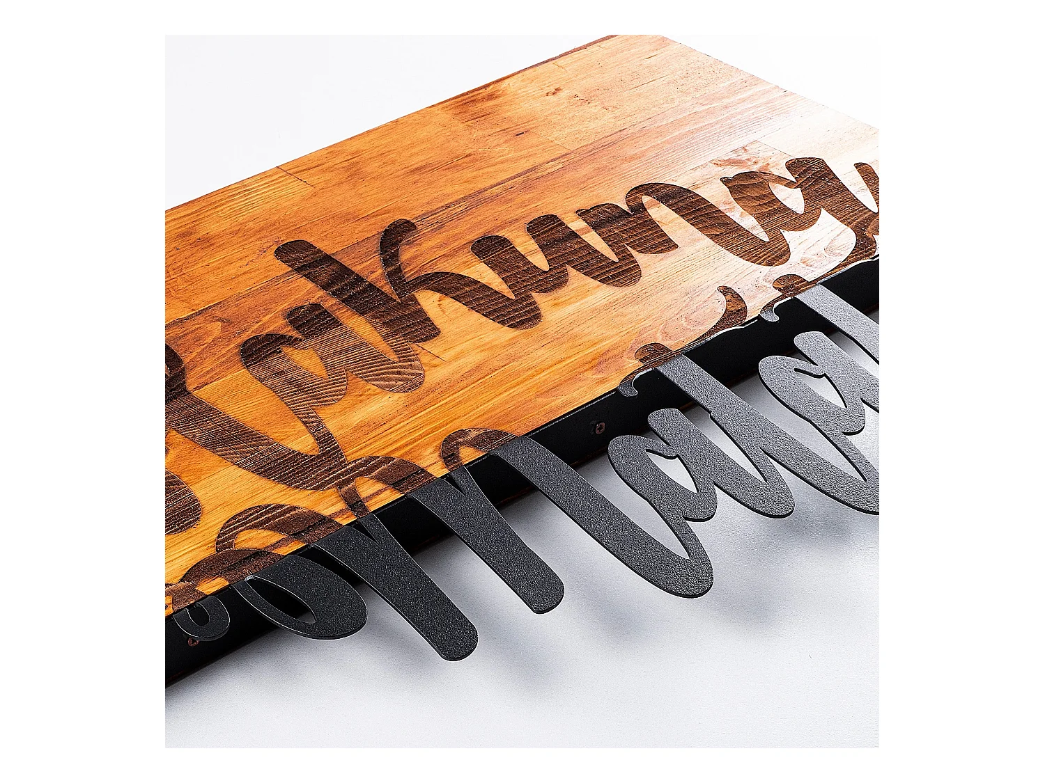 Accesorio decorativo de pared – 58 x 38 cm – nogal y negro – madera y metal