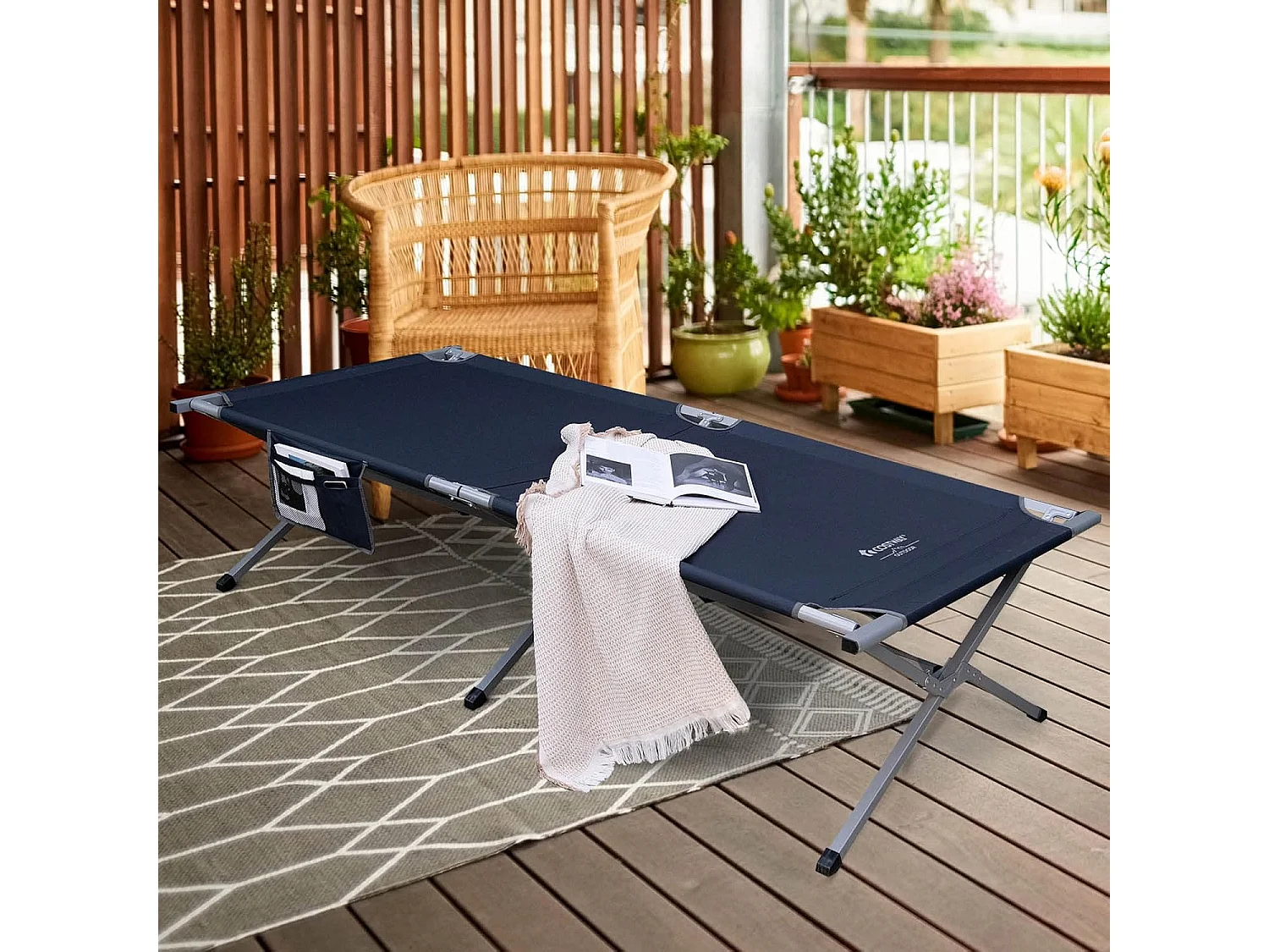 Veldbed, inklapbaar, 214,5 x 106 cm, campingbed met zijzak, draagbare campingstoel, belastbaar tot 150 kg,klapbed voor camping, strand (blauw) ZB32674