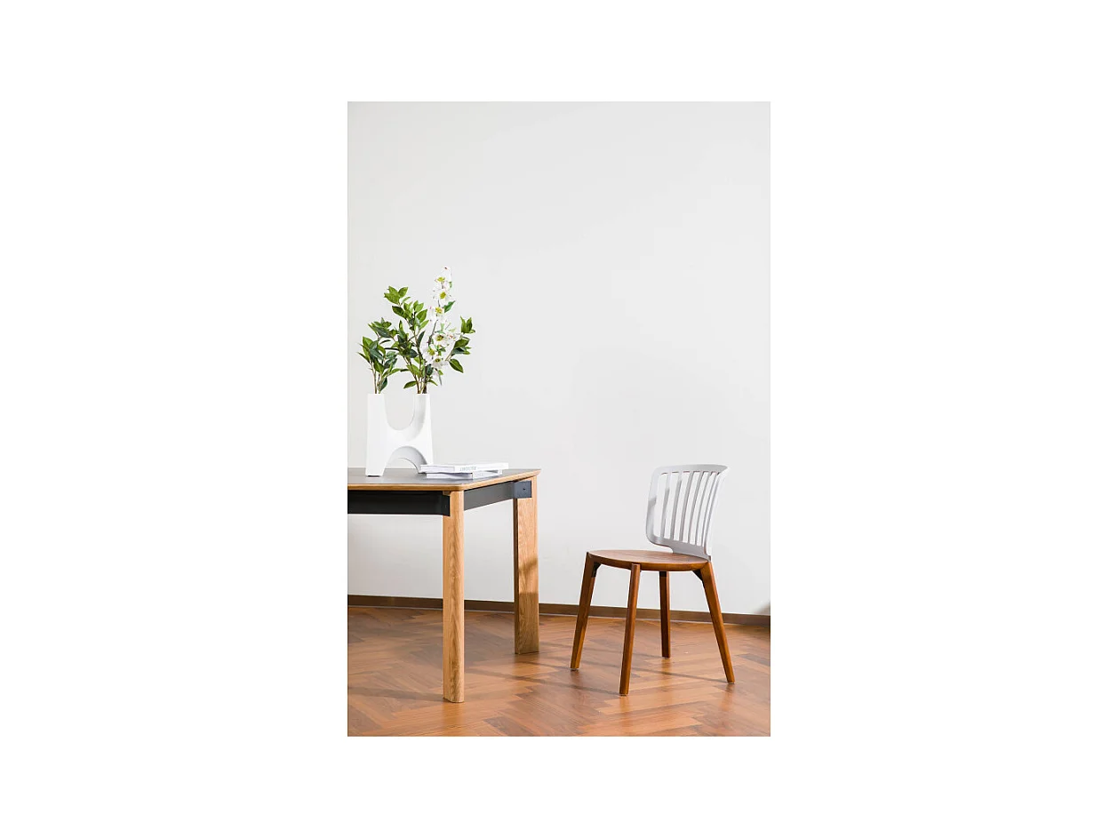 Chaise Eira Design Scandinave – Dossier Résine Noir, Assise Bois – Pieds Bois Naturel