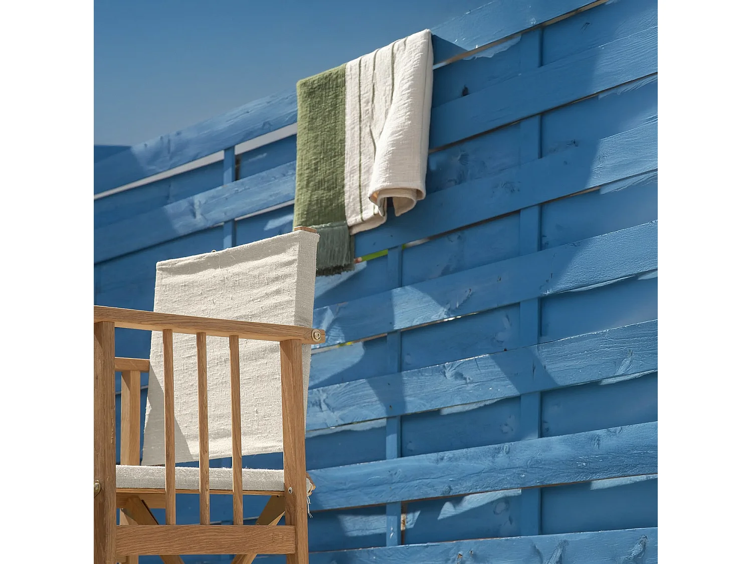 Habitat - Lot de 2 chaises de jardin pliantes en chêne et toiles en coton - Écru - Africa