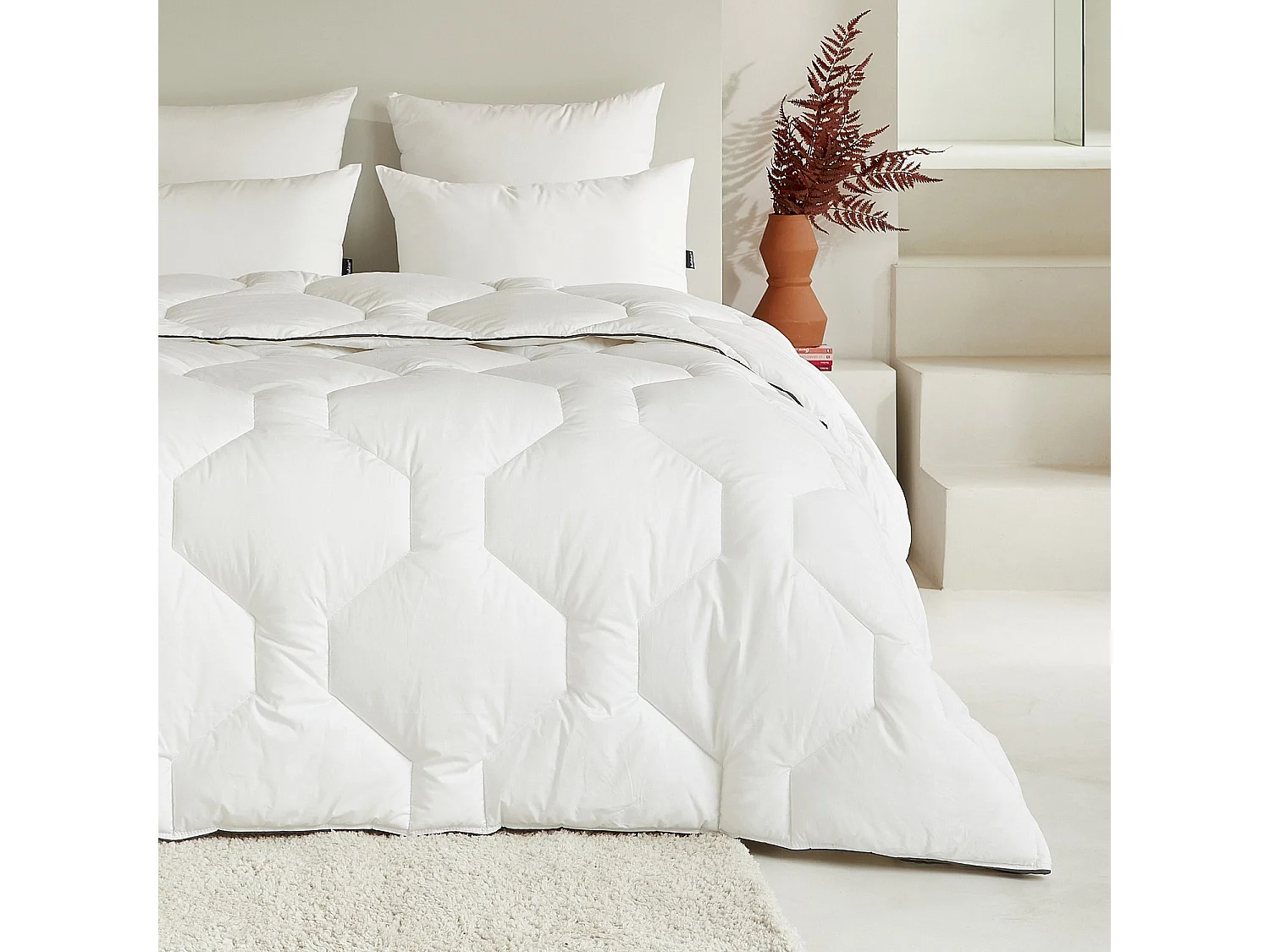 Couette tempérée en synthétique - 300 gr/m² - 240 x 220 cm