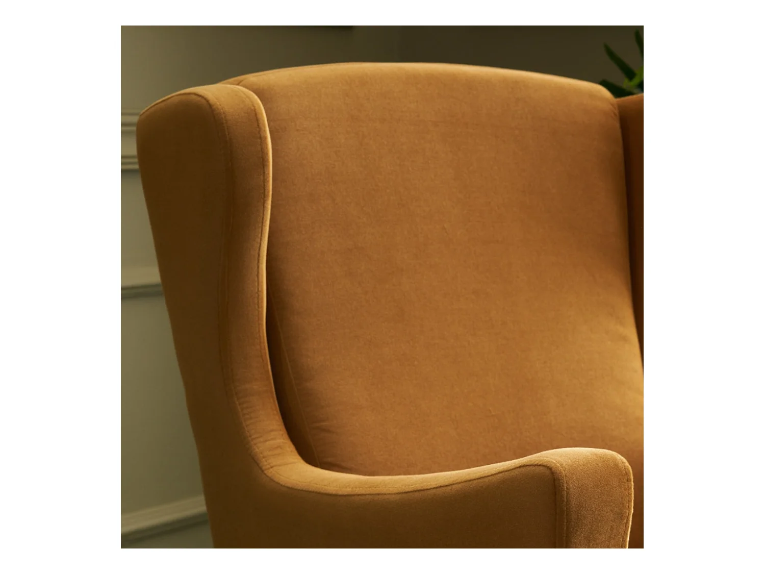 Fauteuil à oreilles en velours moutarde WILLIAMS