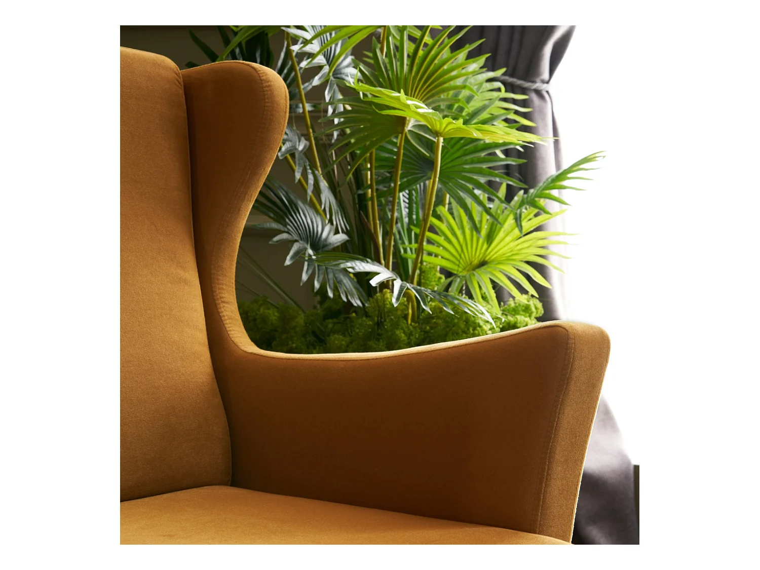 Fauteuil à oreilles en velours moutarde WILLIAMS