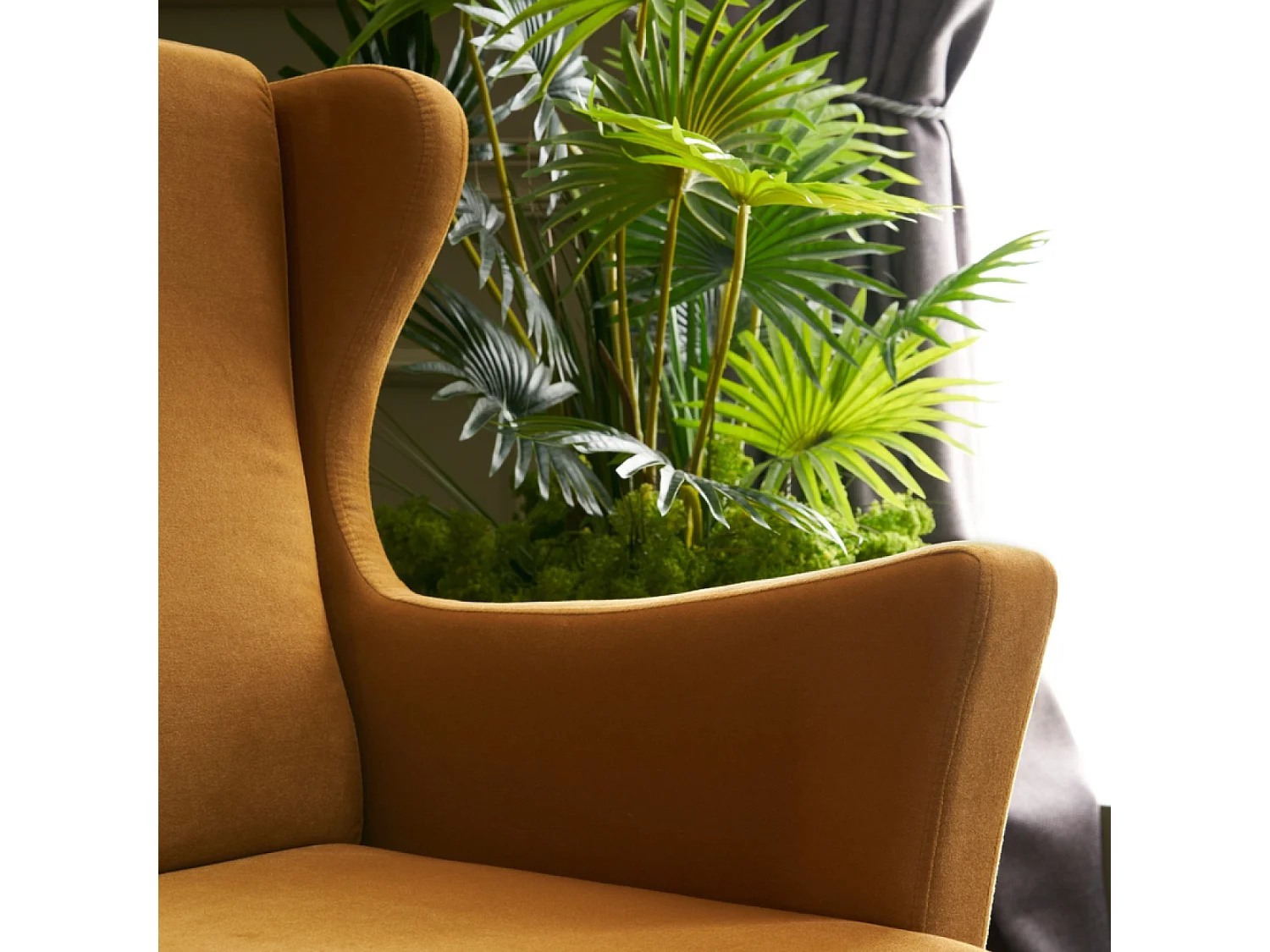 Fauteuil à oreilles en velours moutarde WILLIAMS