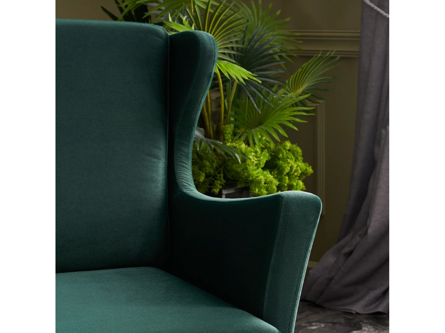 Fauteuil à oreilles en velours vert WILLIAMS