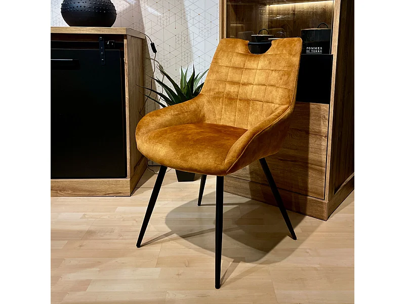 Lot 2 chaises capitonnées velours moutarde pieds métal – BRANDY 2