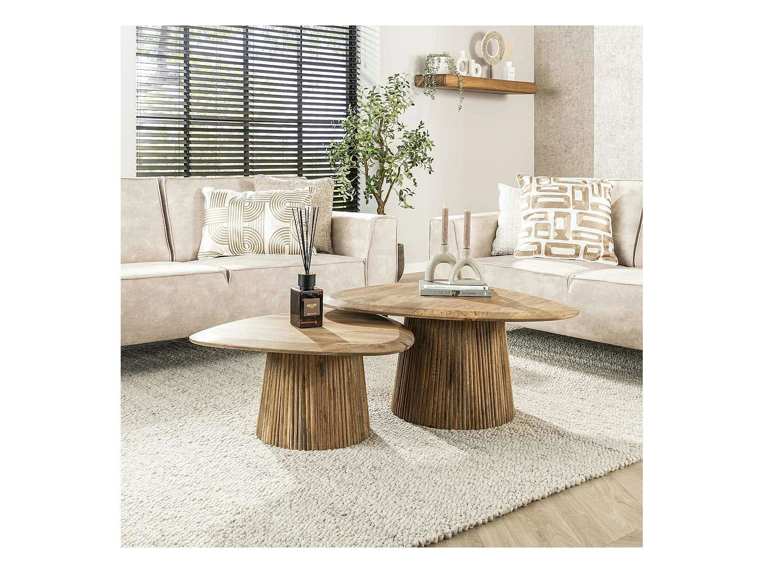 Table gigogne en bois de manguier avec plateau triangulaire (lot de 2) CREEK