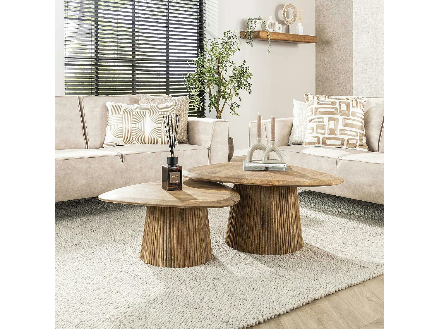 Table gigogne en bois de manguier avec plateau triangulaire (lot de 2) CREEK