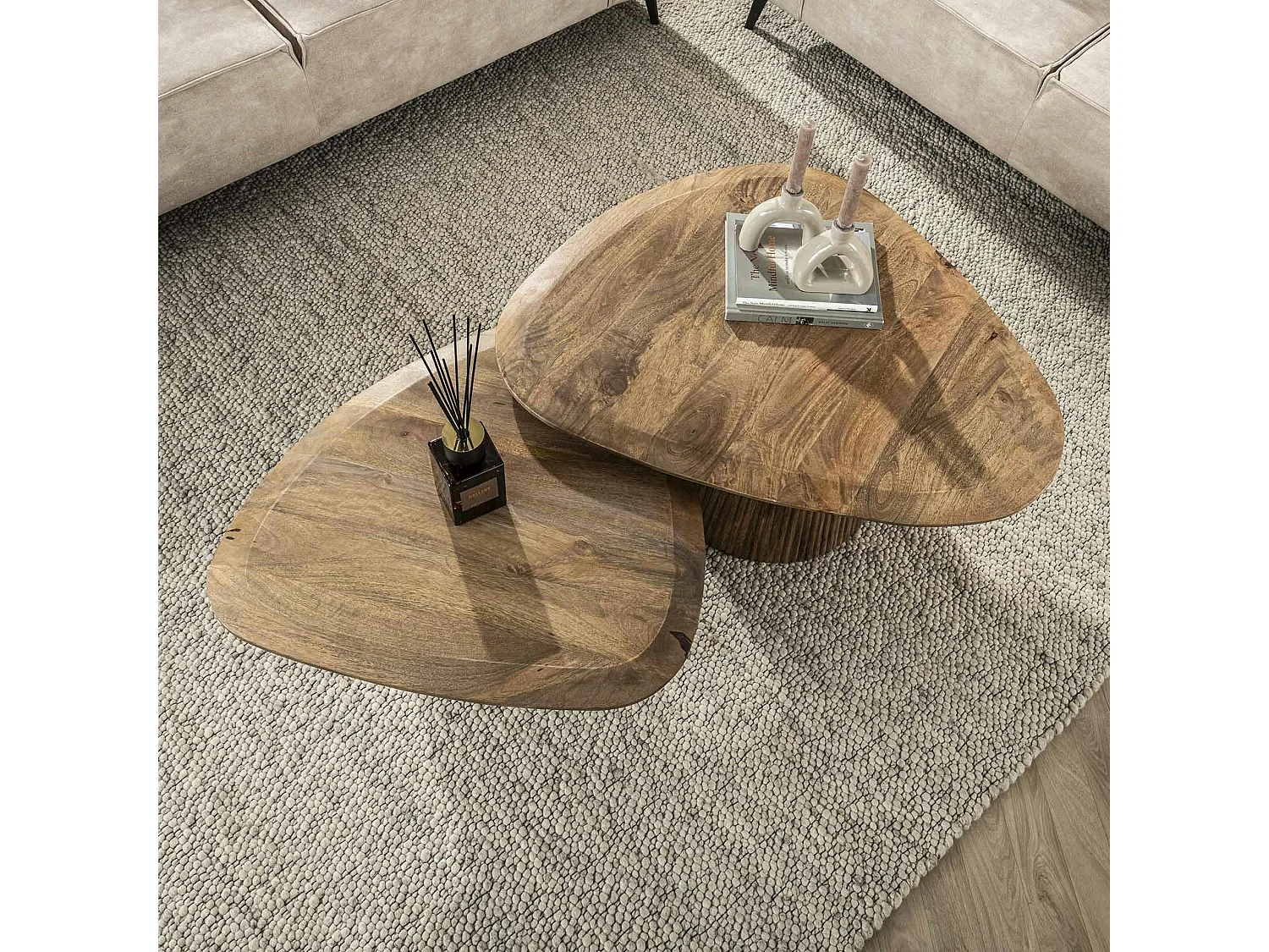 Table gigogne en bois de manguier avec plateau triangulaire (lot de 2) CREEK