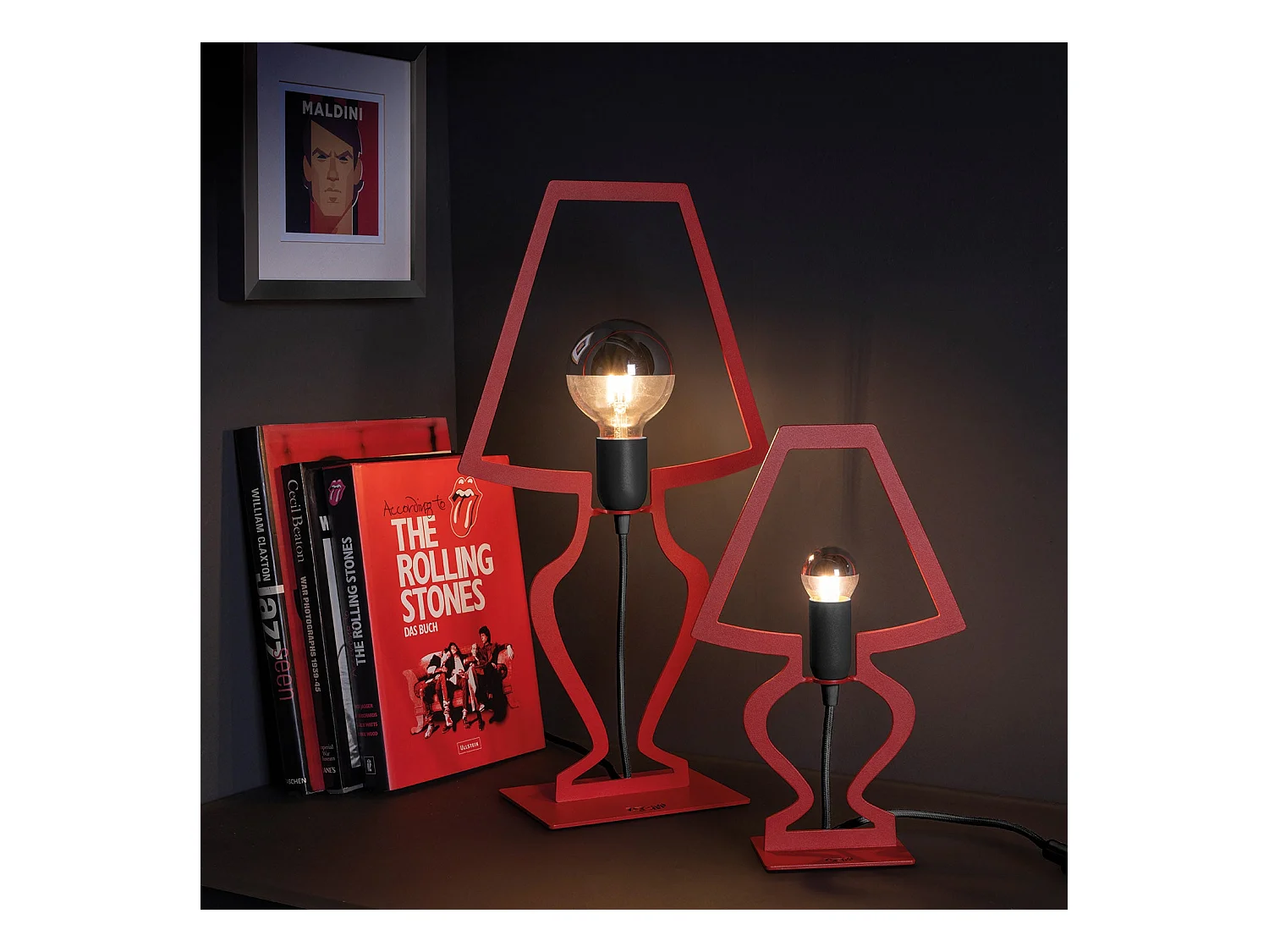 Lampada da tavolo Silhouette grande 30x54 cm in ferro stilizzato Design moderno onirico Attacco E27 Made in Italy Rosso