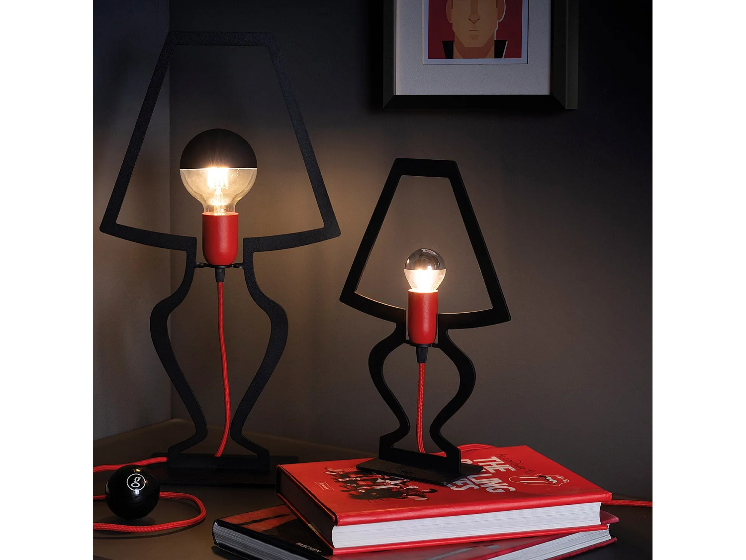 Lampe de table Silhouette Ø22x33 cm Fer perforé Noir Fabriqué en Italie Connexion E14 Complément d'ameublement