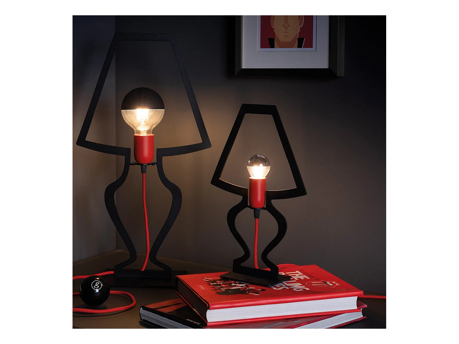 Große Silhouette-Tischlampe 30x54 cm aus stilisiertem Eisen. Modernes, traumhaftes Design. E27-Anschluss. Hergestellt in Italien. Schwarz