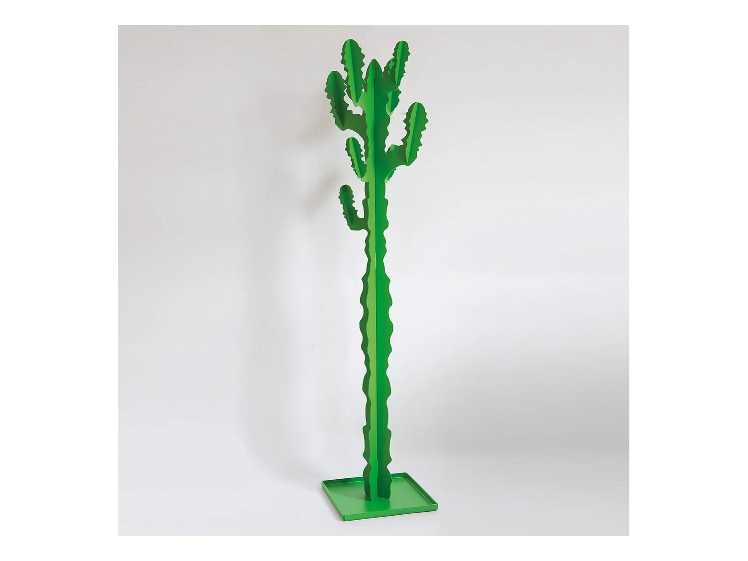 Cintre de sol Cactus 170 cm, structure autoportante en fer, design moderne pour entrée ou chambre, Made in Italy Vert