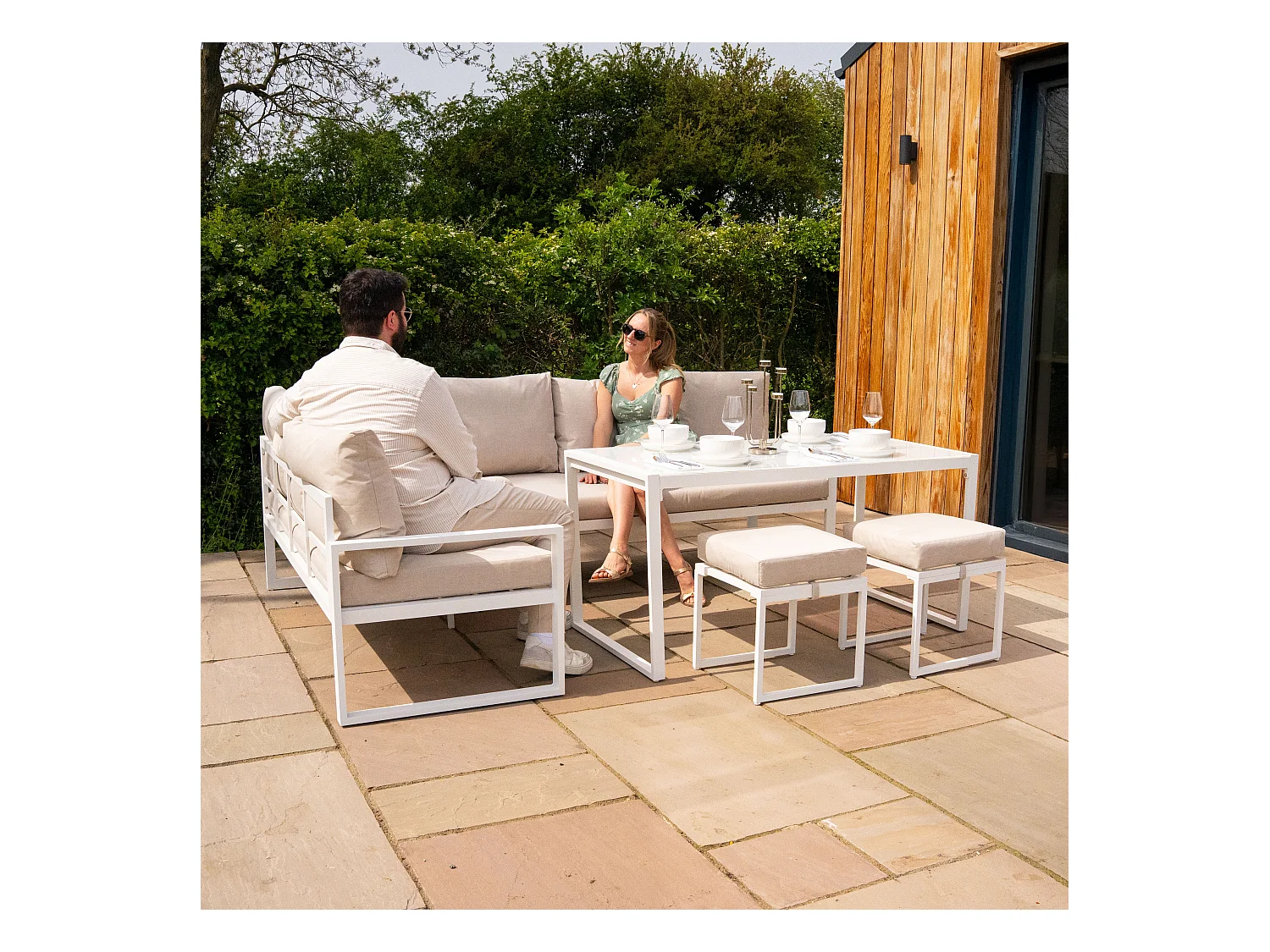 Salon de Jardin en Aluminium Blanc & Coffre de Rangement 582 L en Rotin Noir 7 Places Canapé Table à Manger [Housse de Pluie INCLUS]