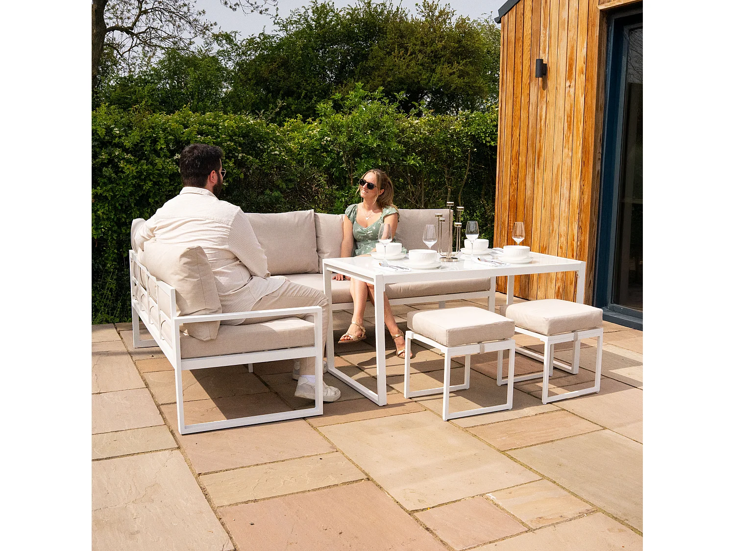 Salon de Jardin en Aluminium Blanc & Coffre de Rangement 582 L en Rotin Noir 7 Places Canapé Table à Manger [Housse de Pluie INCLUS]