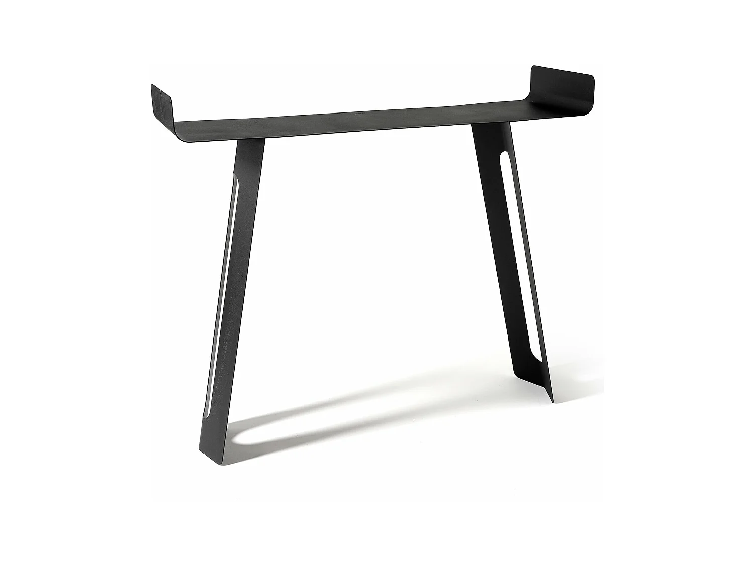 Console Tibet 110x35x85 cm en fer peint noir Design minimal courbé perforé Mobilier d'entrée moderne Fabriqué en Italie Noir