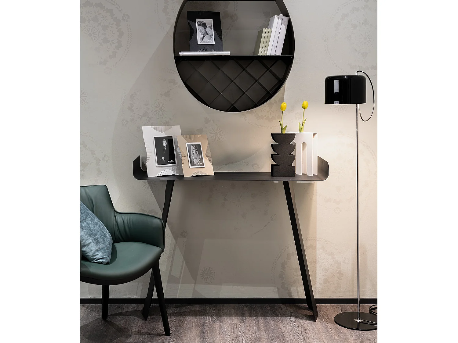 Console Tibet 110x35x85 cm en fer peint noir Design minimal courbé perforé Mobilier d'entrée moderne Fabriqué en Italie Noir