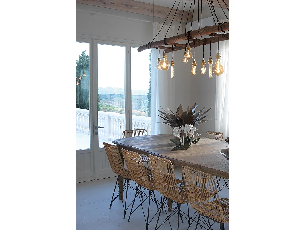 Centrotavola decorativo Ciclamino Ø38 cm in ferro color avorio e bronzo Design floreale moderno per tavolo o soggiorno Made in Italy