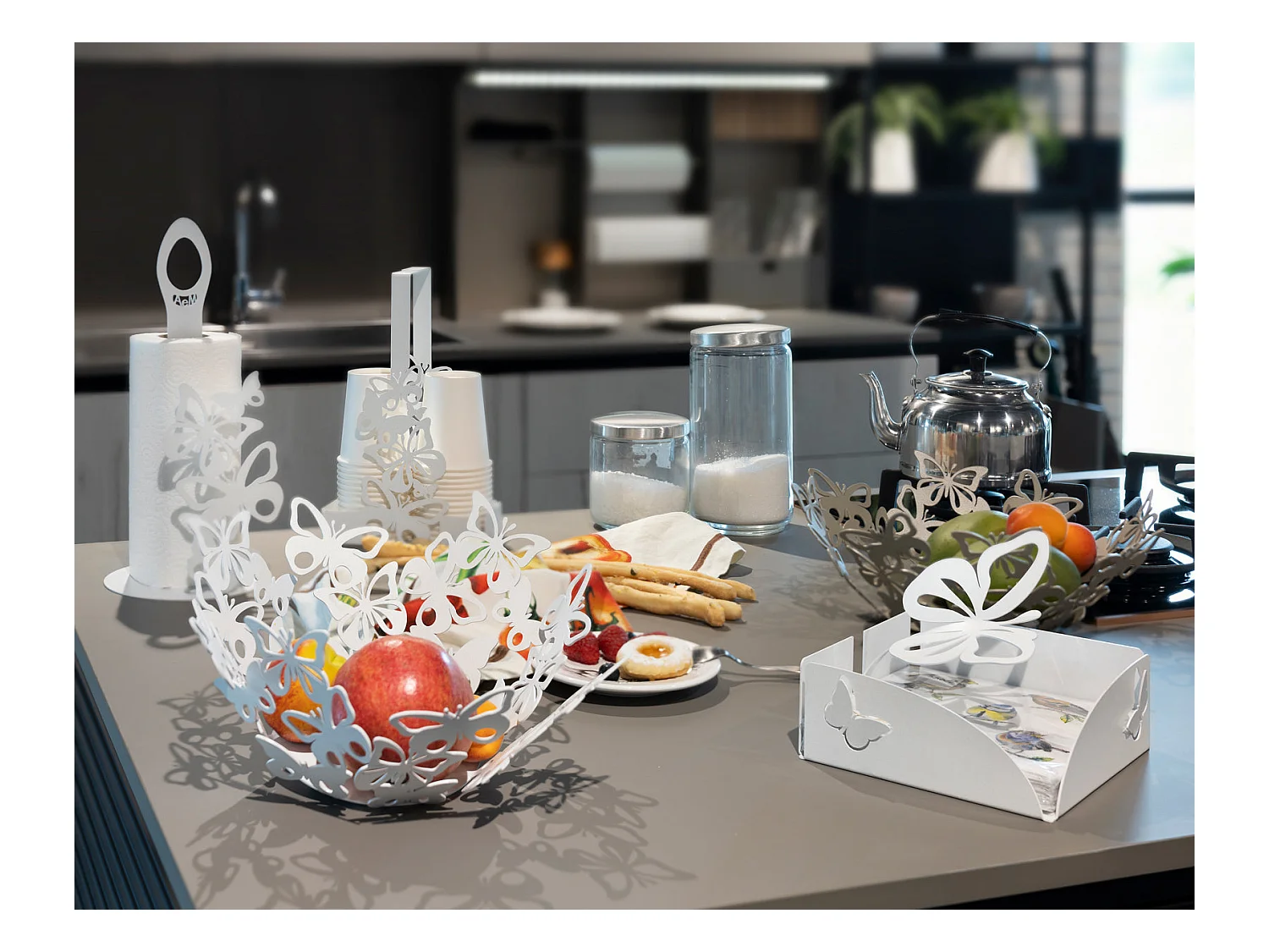 Petit centre de table Farfalloso Ø31 cm en fer perforé beige avec papillons décoration de table élégante Made in Italy