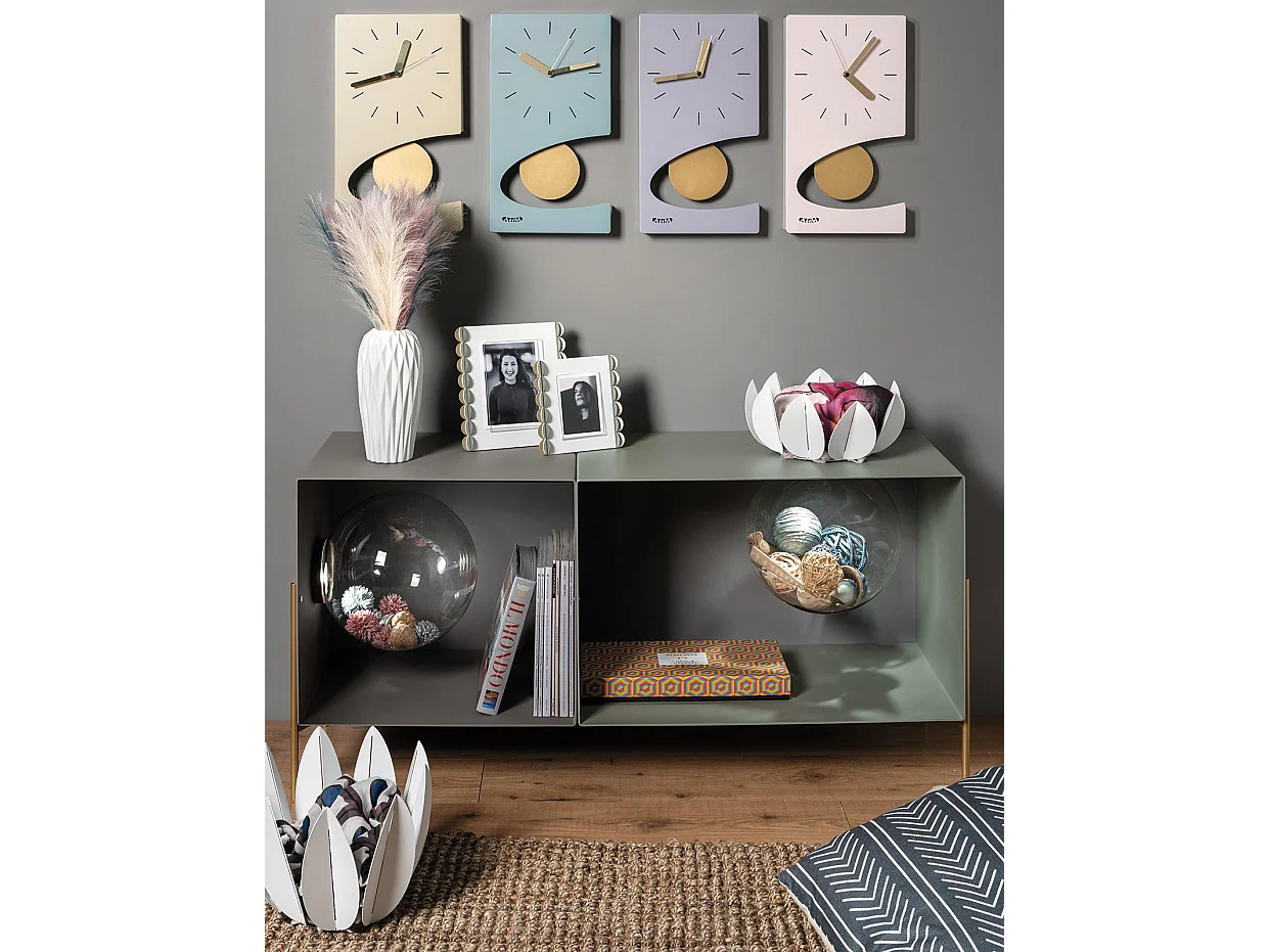 Globe meuble salon 123x40x60 cm en fer, 2 sphères contenantes, base dorée, design minimaliste moderne, Made in Italy