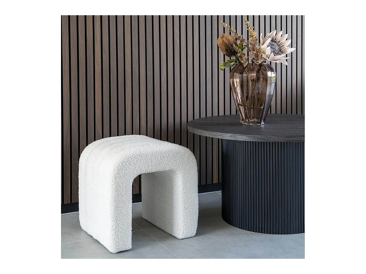 CALINE - Pouf design en Tissu Bouclé Peluche Blanc