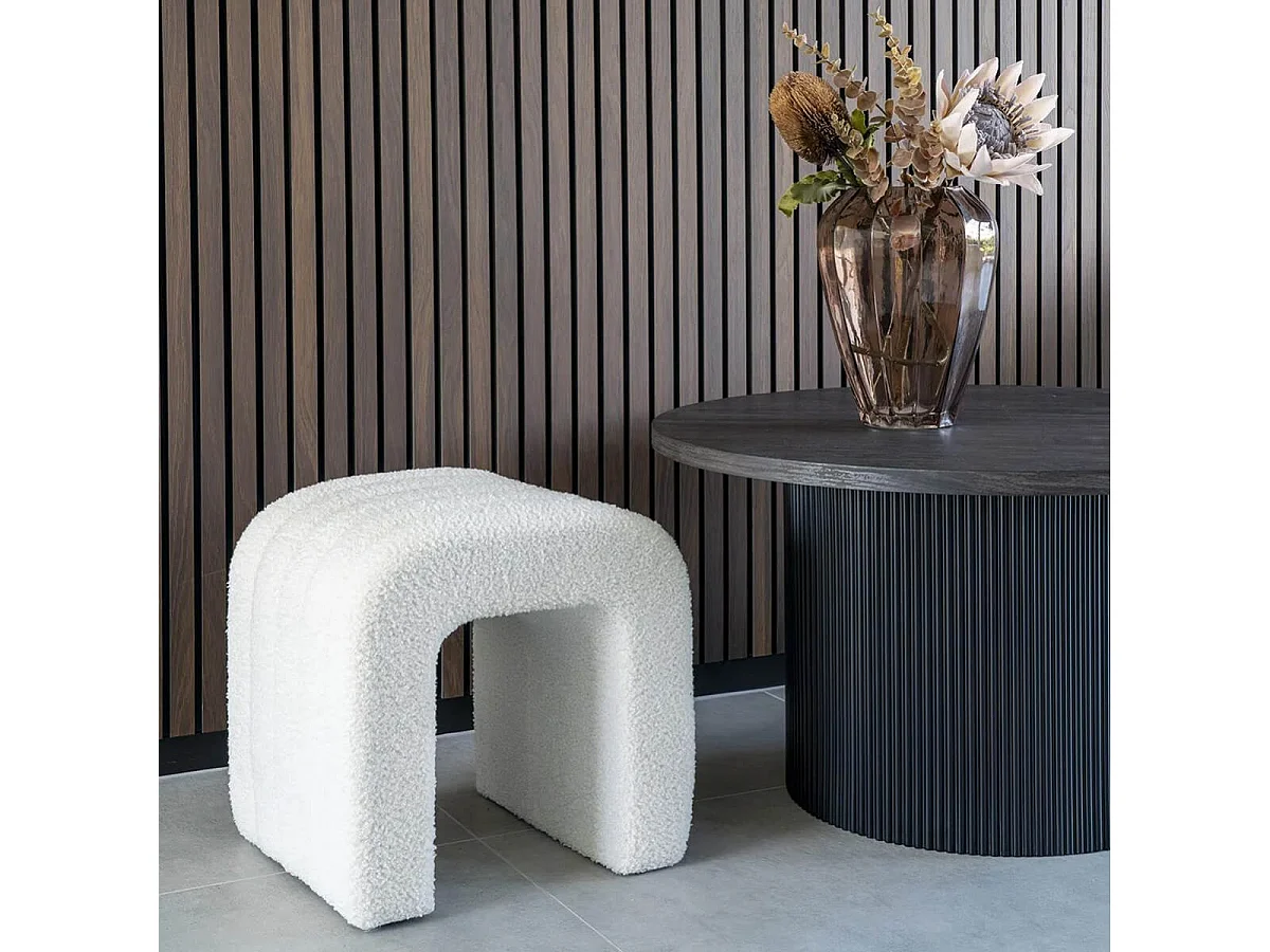 CALINE - Pouf design en Tissu Bouclé Peluche Blanc