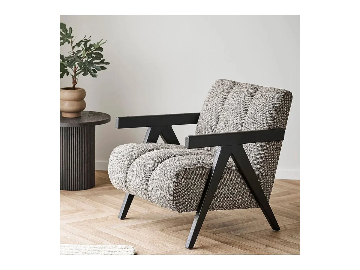 SIGNOR - Fauteuil vintage tissu beige accoudoirs et pieds en bois teinté wengé