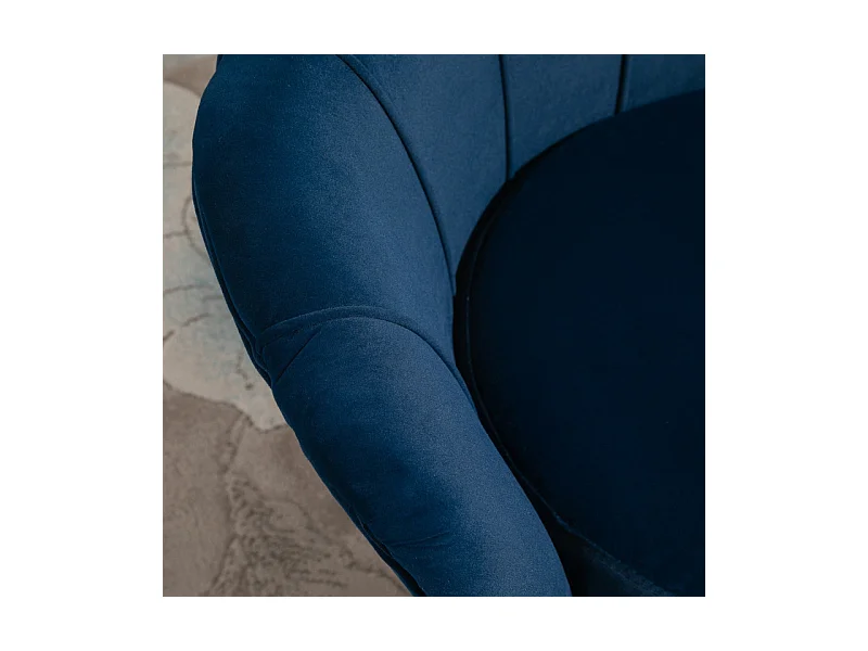 Fauteuil design coquillage pieds métal doré velours