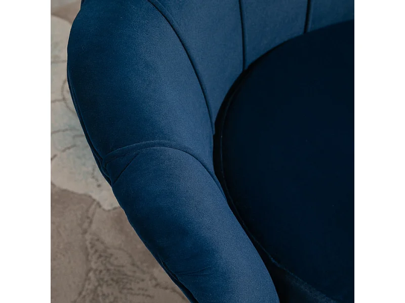 Fauteuil design coquillage pieds métal doré velours