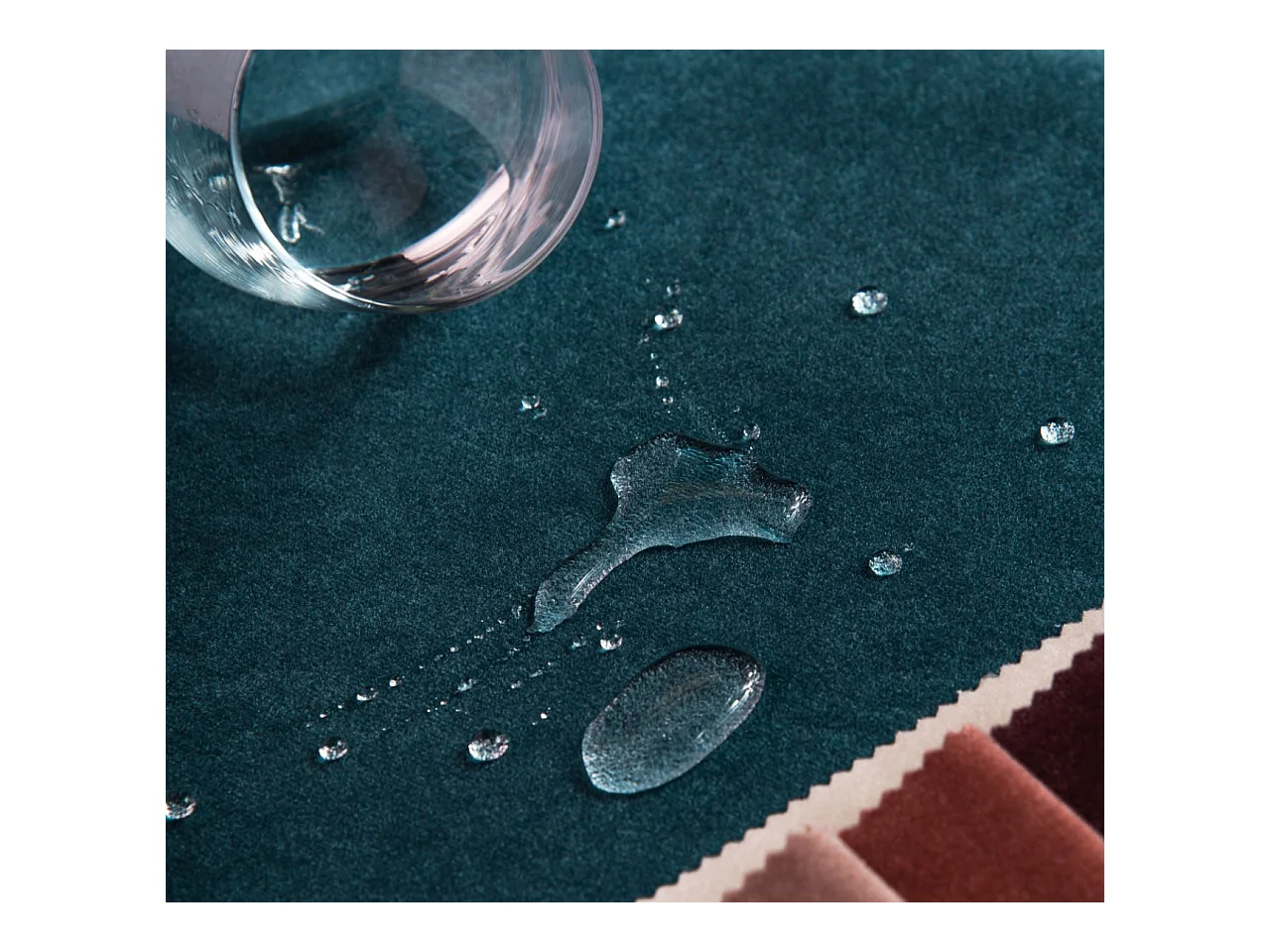 Lit rembourré Lux noir 120x200 cm, coffre, tête de lit, sommier, pieds dorés, tissu Amon