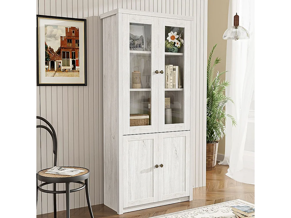 Moderne hoge kast in houtlook met glazen deuren 2 houten deuren koperen handgrepen elegante opbergruimte hout