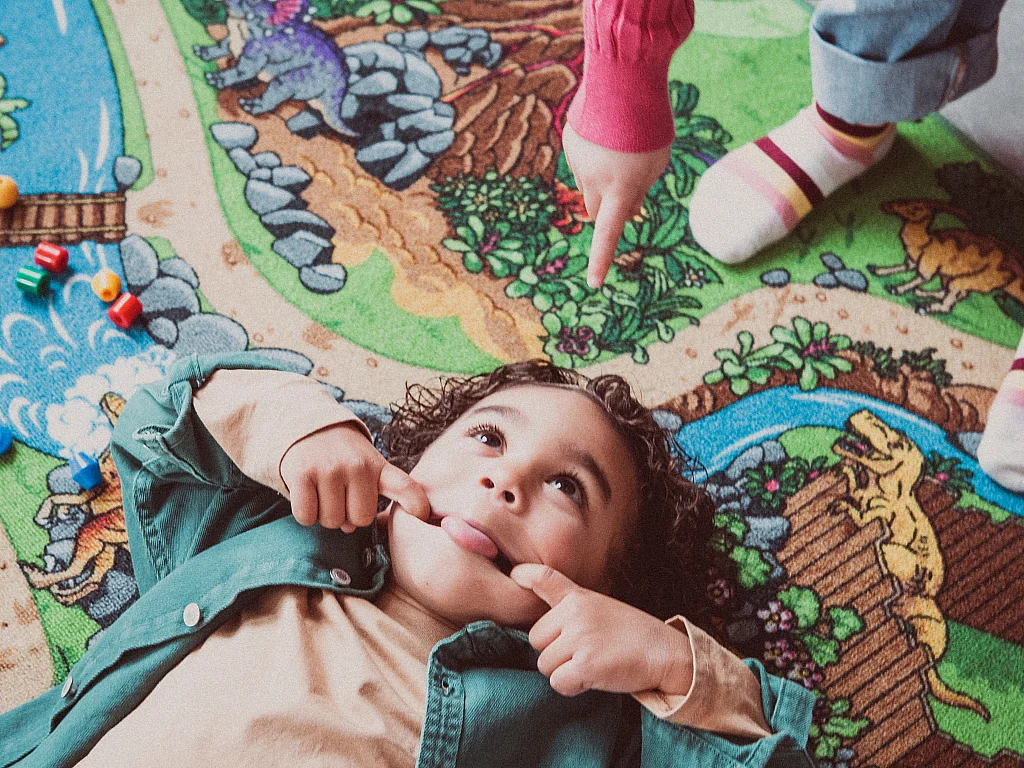 Tapete infantil AMBIHOME DINO WORLD - antiderrapante, 95x133cm