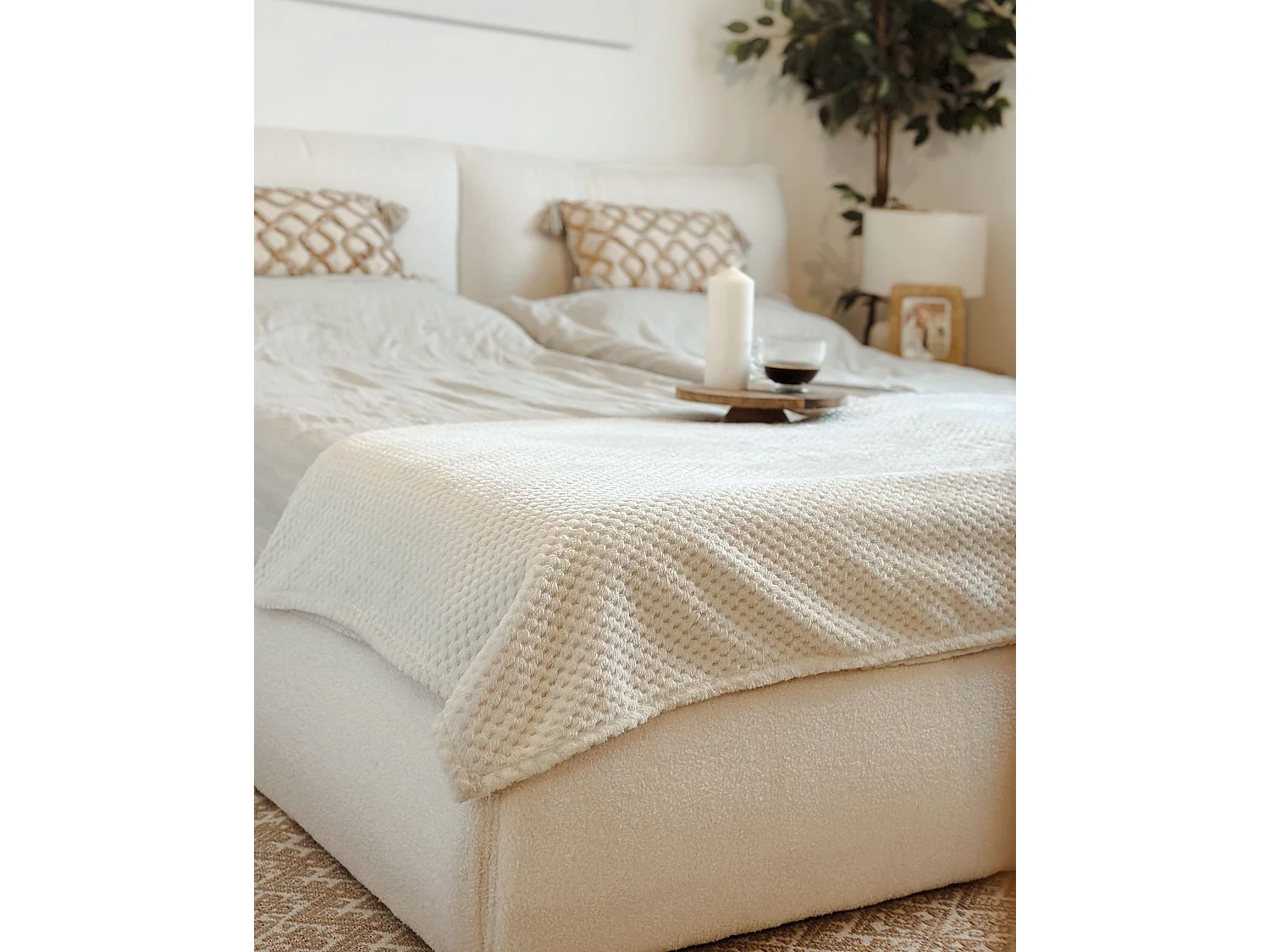 Bed Boucle VINAY 180 x 200 cm (EU Super King) White