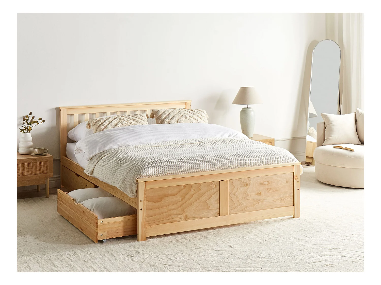 Lit avec tiroirs de rangement Bois de pin OLENDON 140 x 200 cm Marron clair