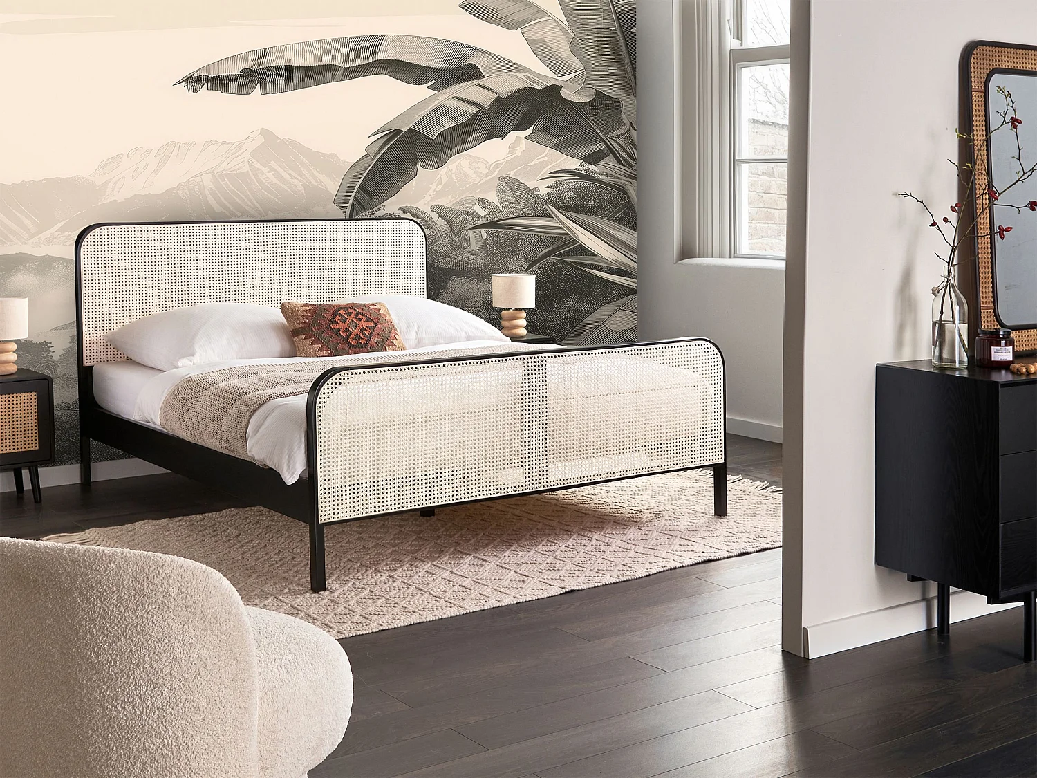 Bett mit Lattenrost Kiefernholz GONFARON 160 x 200 cm Schwarz