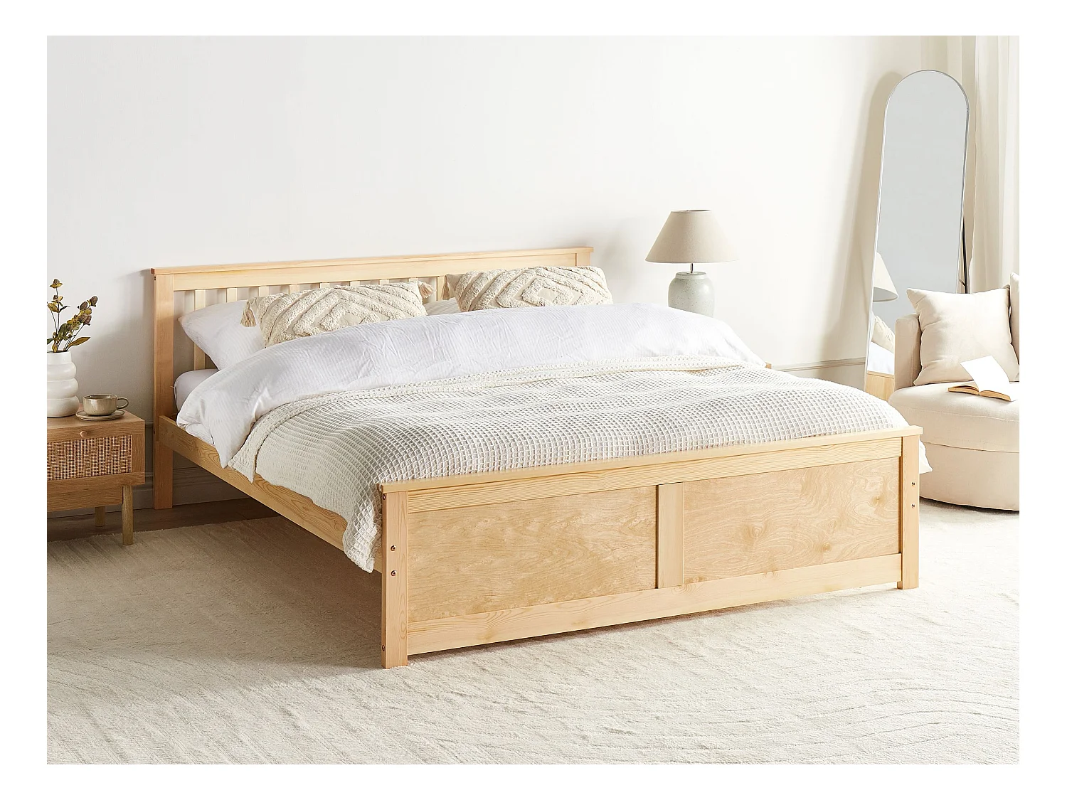 Lit avec sommier Bois de pin OLENDON 180 x 200 cm Marron clair