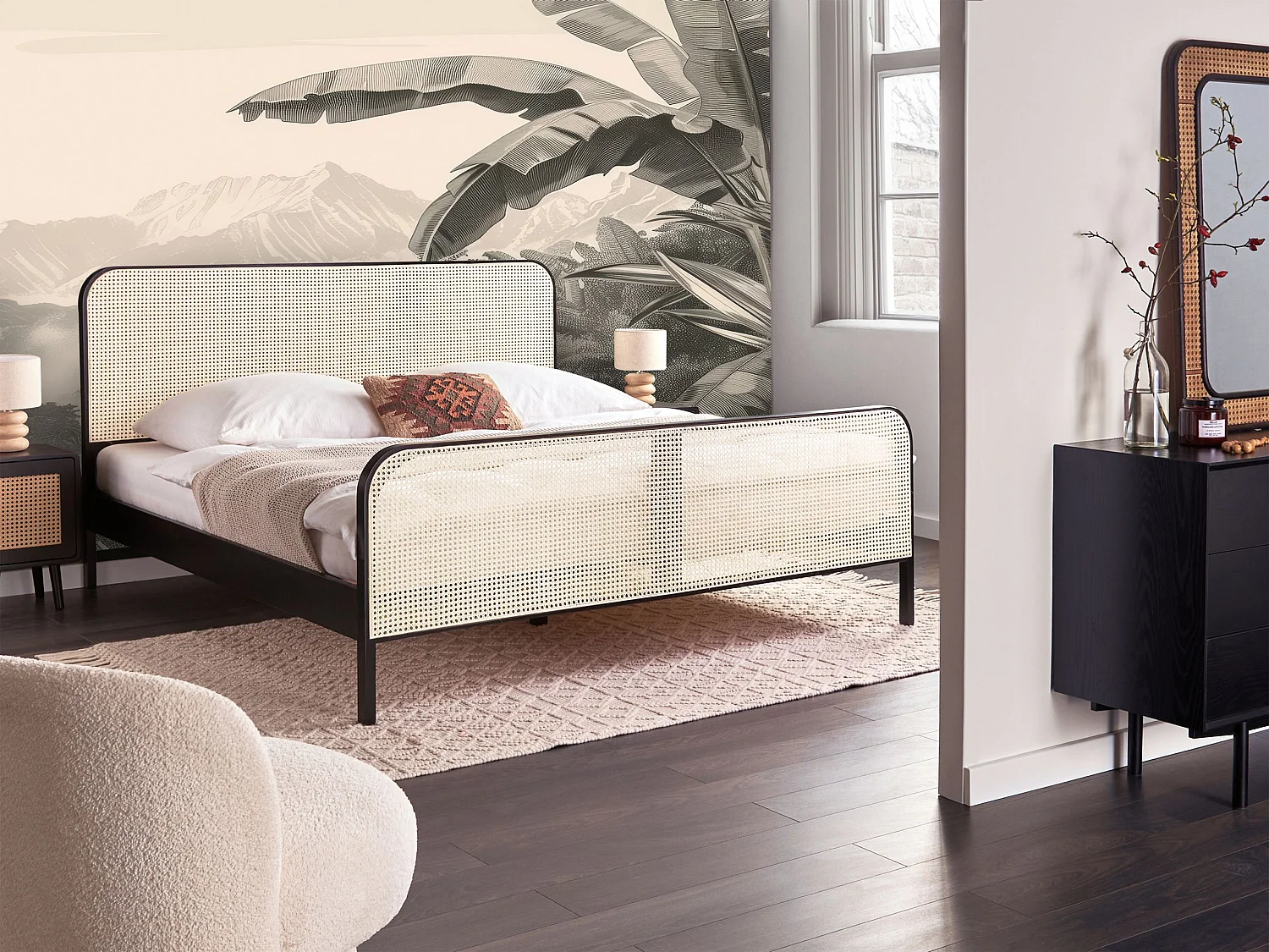 Bett mit Lattenrost Kiefernholz GONFARON 180 x 200 cm Schwarz