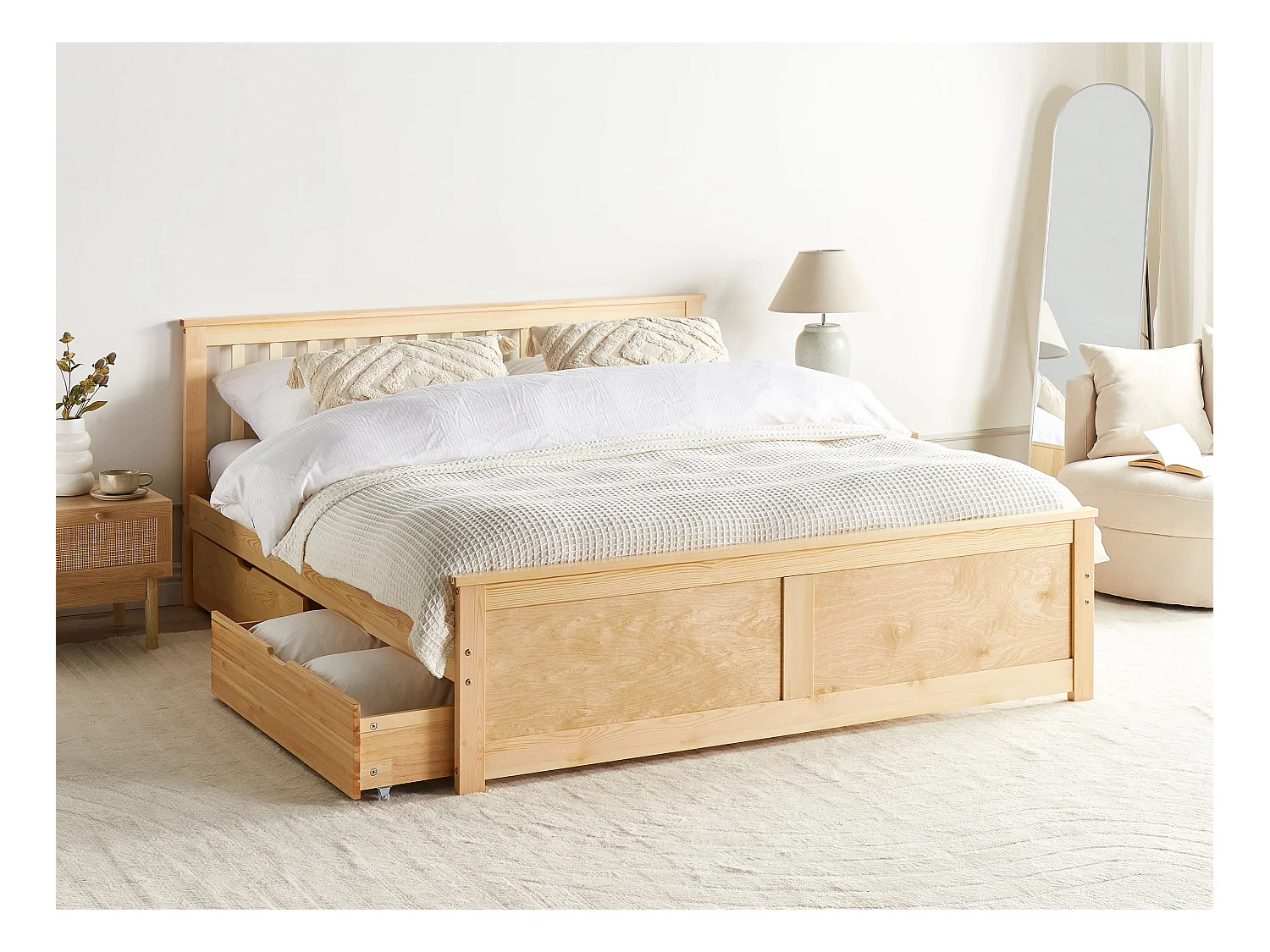 Lit avec tiroirs de rangement Bois de pin OLENDON 180 x 200 cm Marron clair