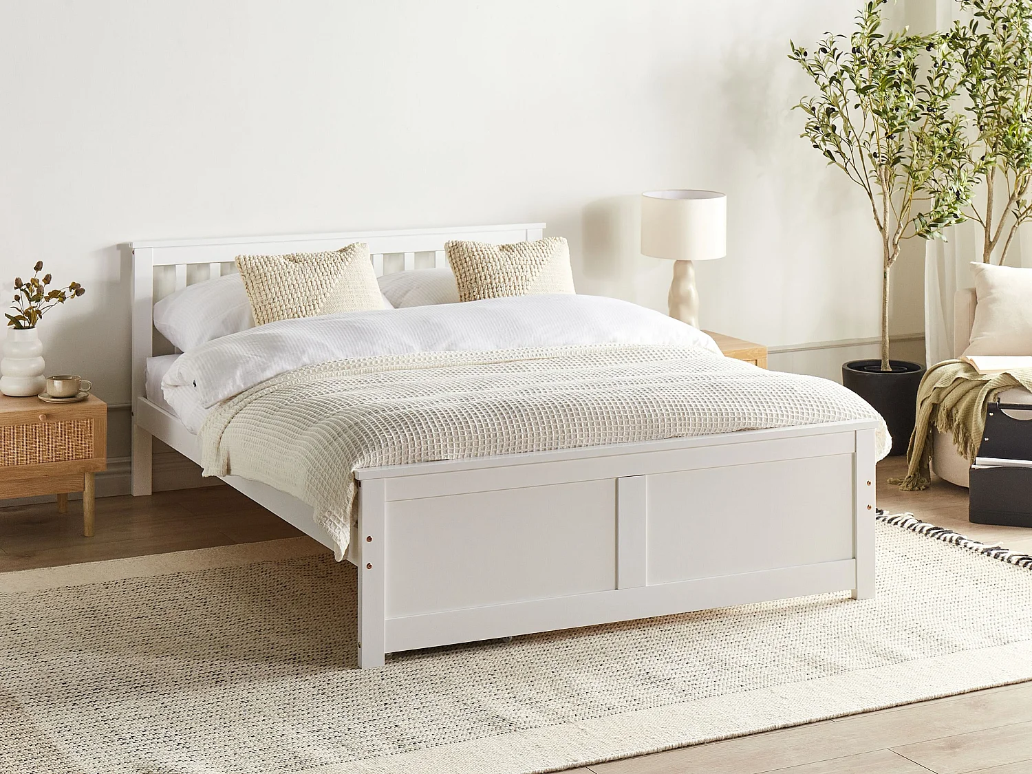 Lit avec sommier Bois de pin OLENDON 140 x 200 cm Blanc