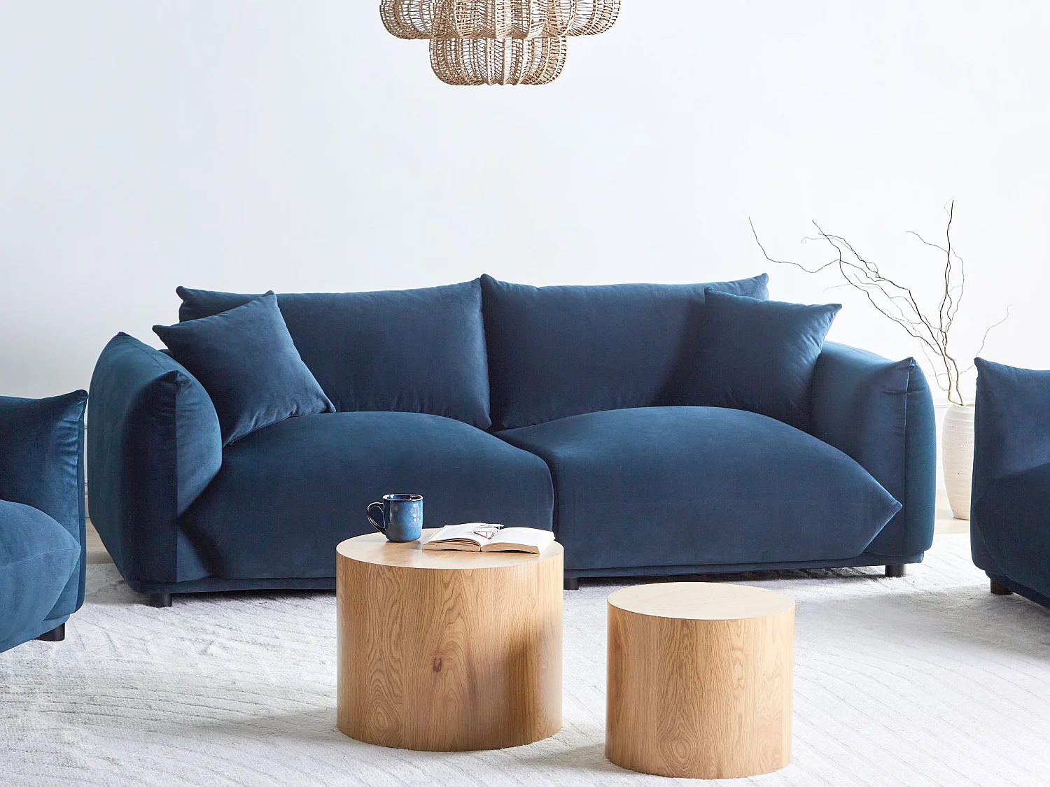 Sofa Samt dunkel blau für 3 Personen mit Kissen gepolstert Luvos